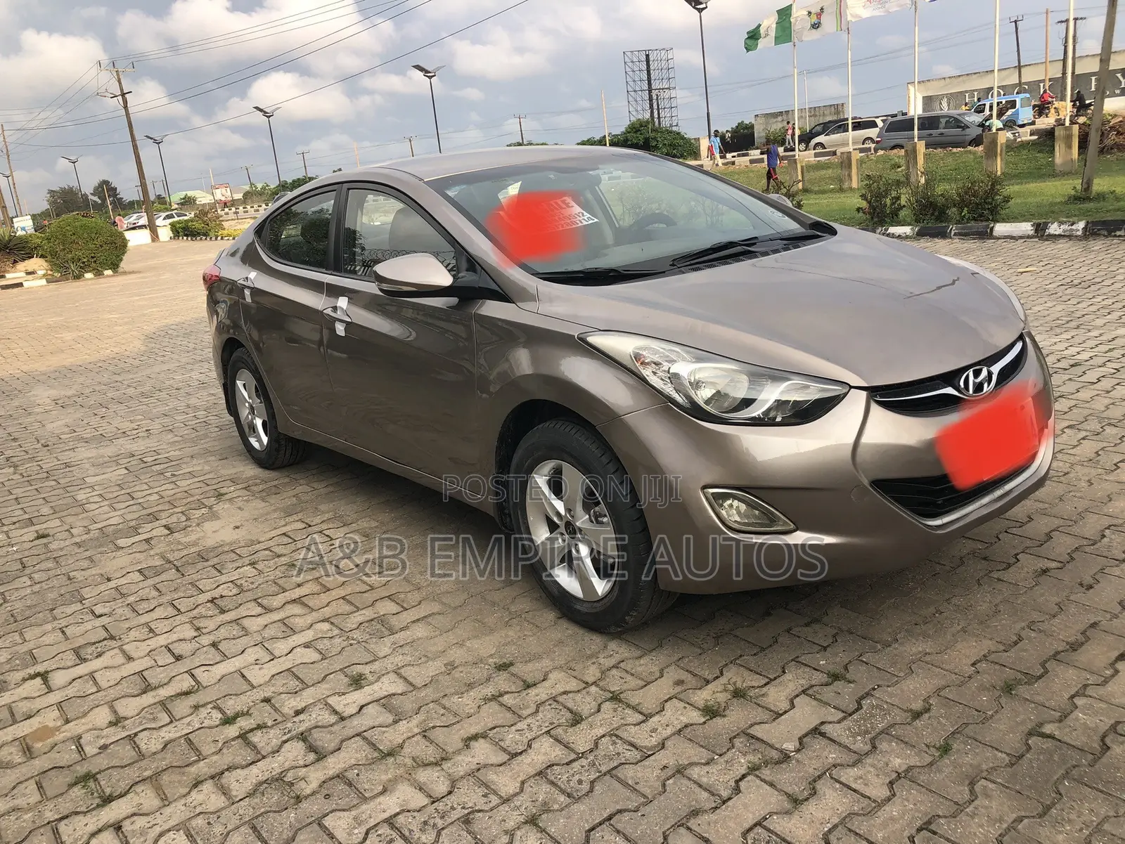 Hyundai Elantra 2013 Gold