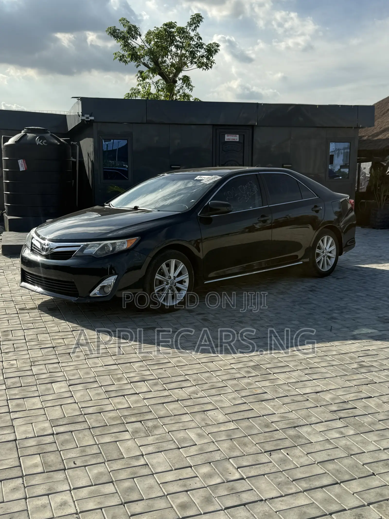 Toyota Camry XLE V6 4dr Sedan (3.5L 6cyl 6A) 2013 Gray