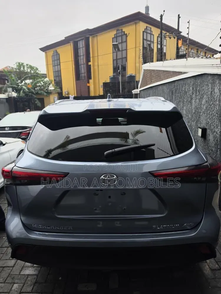 Toyota Highlander 2022 Blue