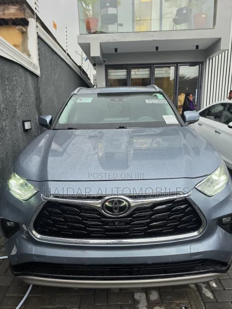 Toyota Highlander 2022 Blue