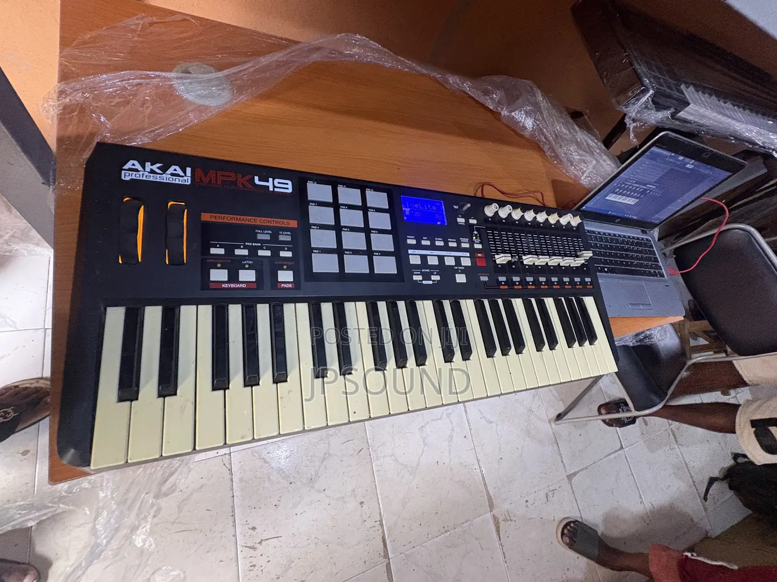 Akia MPK 49 Studio Midi Keyboard