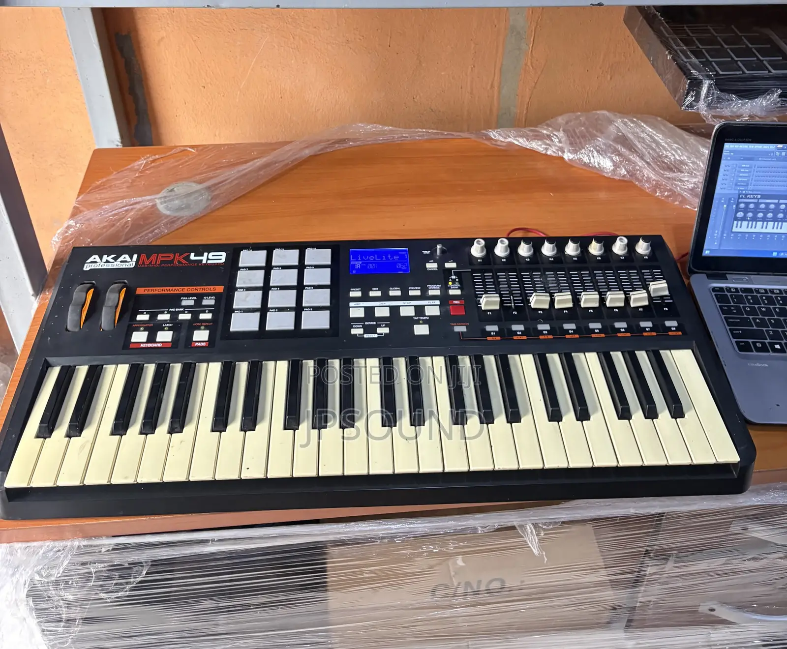 Akia MPK 49 Studio Midi Keyboard