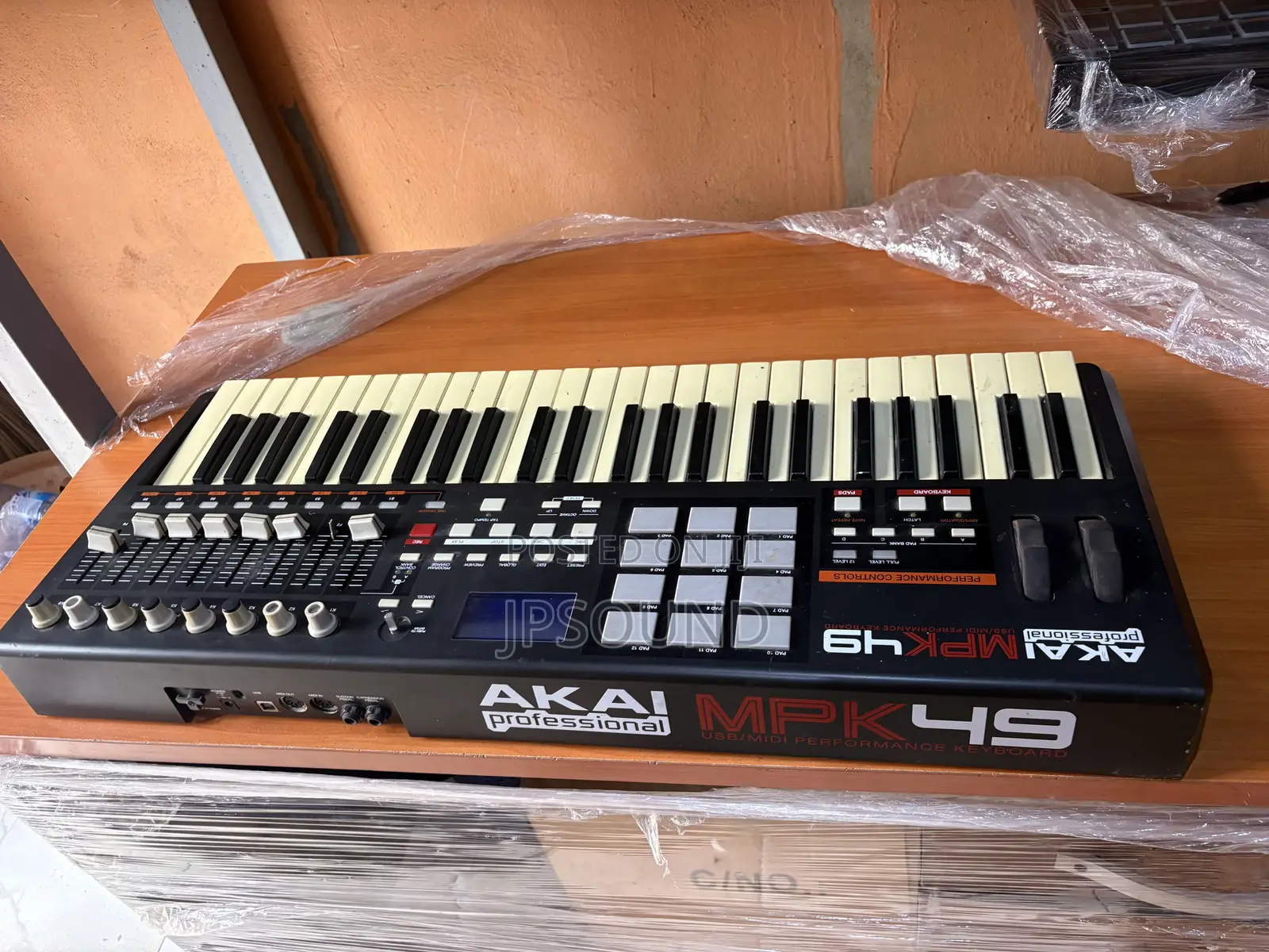 Akia MPK 49 Studio Midi Keyboard