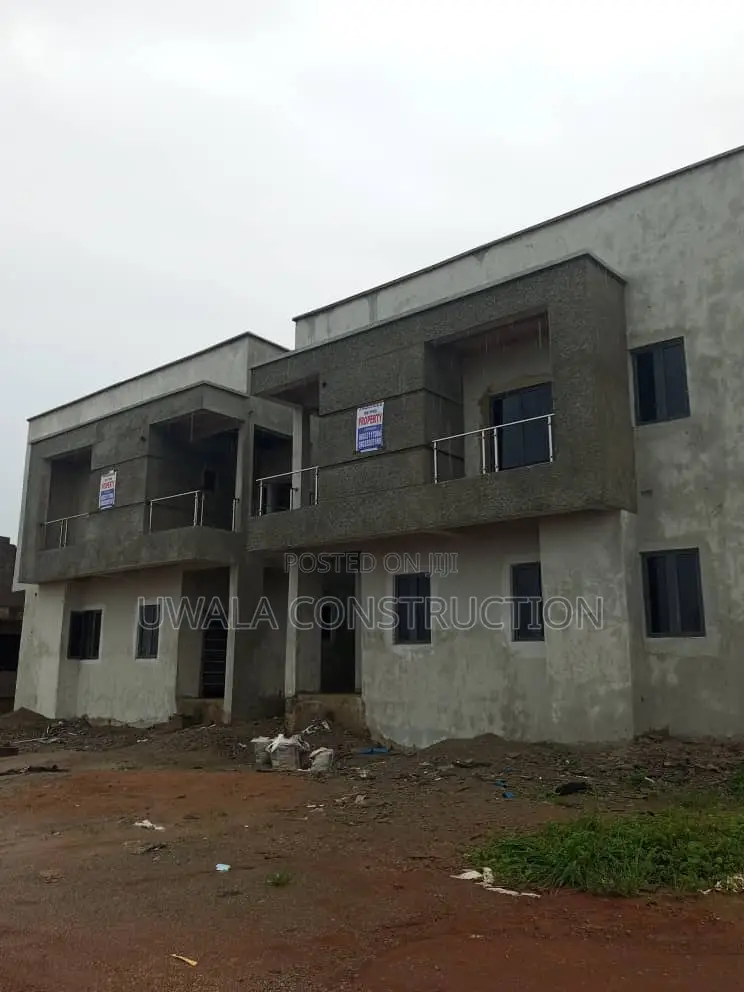 4bdrm Duplex in FHA for sale