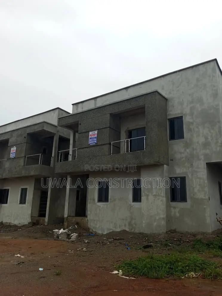 4bdrm Duplex in FHA for sale
