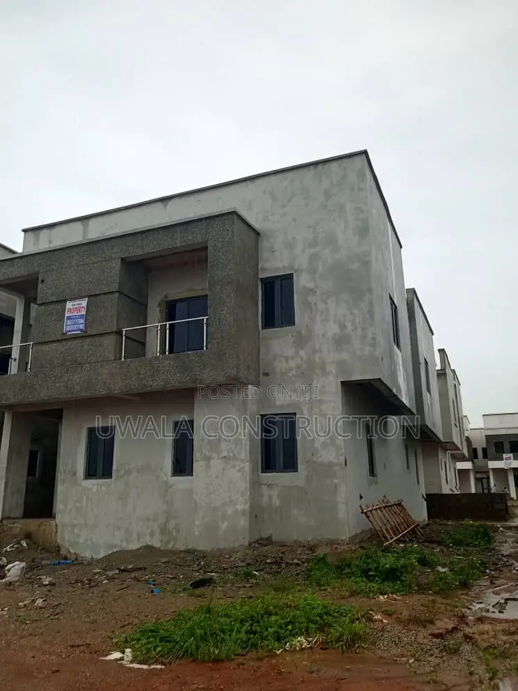 4bdrm Duplex in FHA for sale