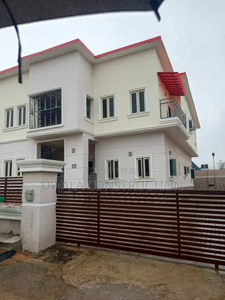 5bdrm Duplex in FHA for sale