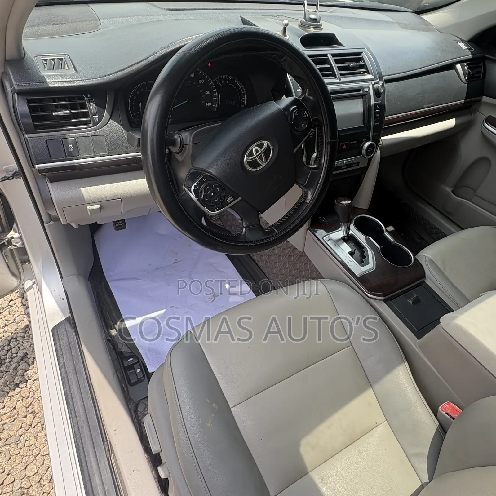 Toyota Camry XLE 4dr Sedan (2.5L 4cyl 6A) 2013 Silver
