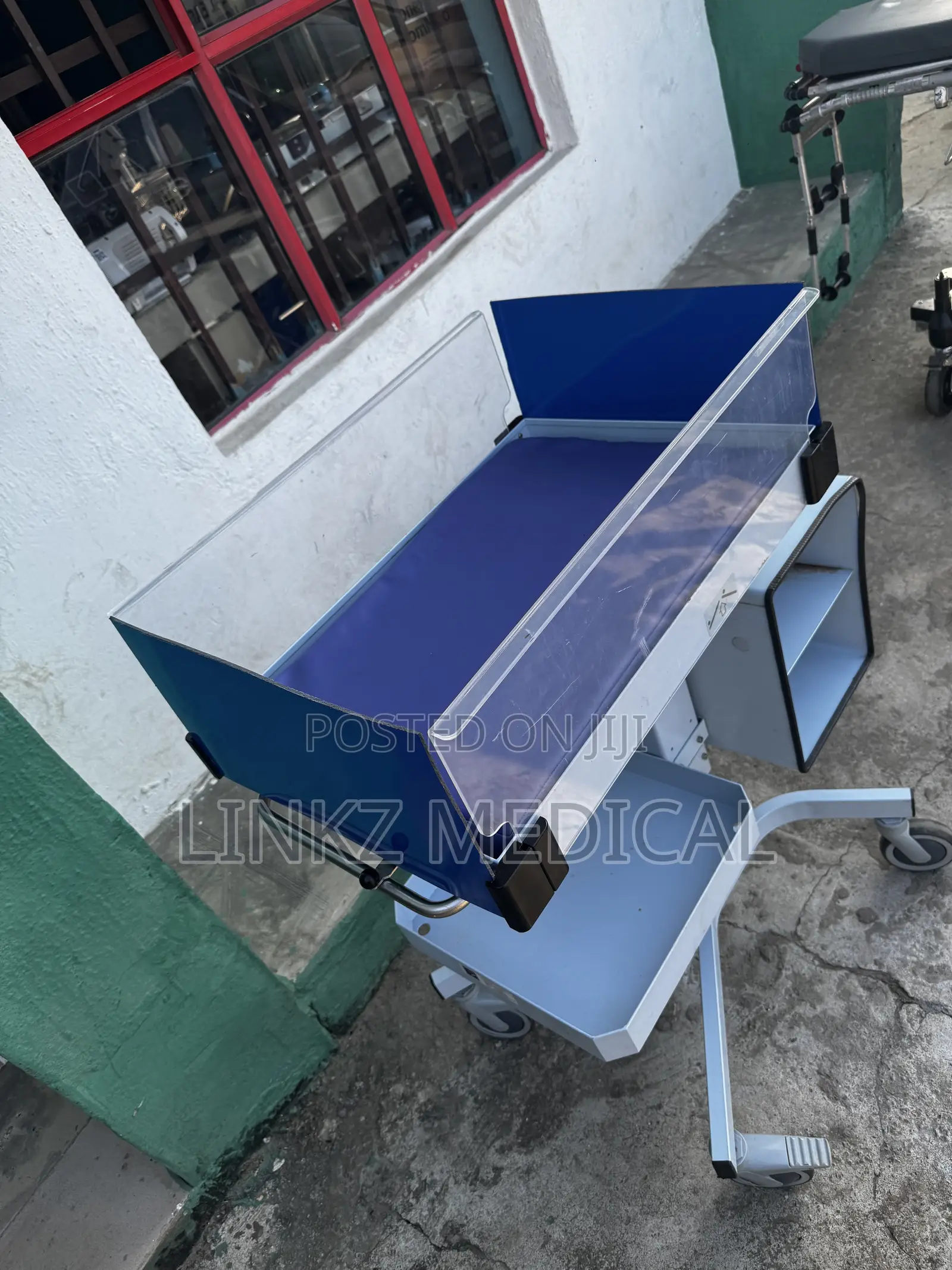 Kanmed Electric Neonatal/Baby Cot