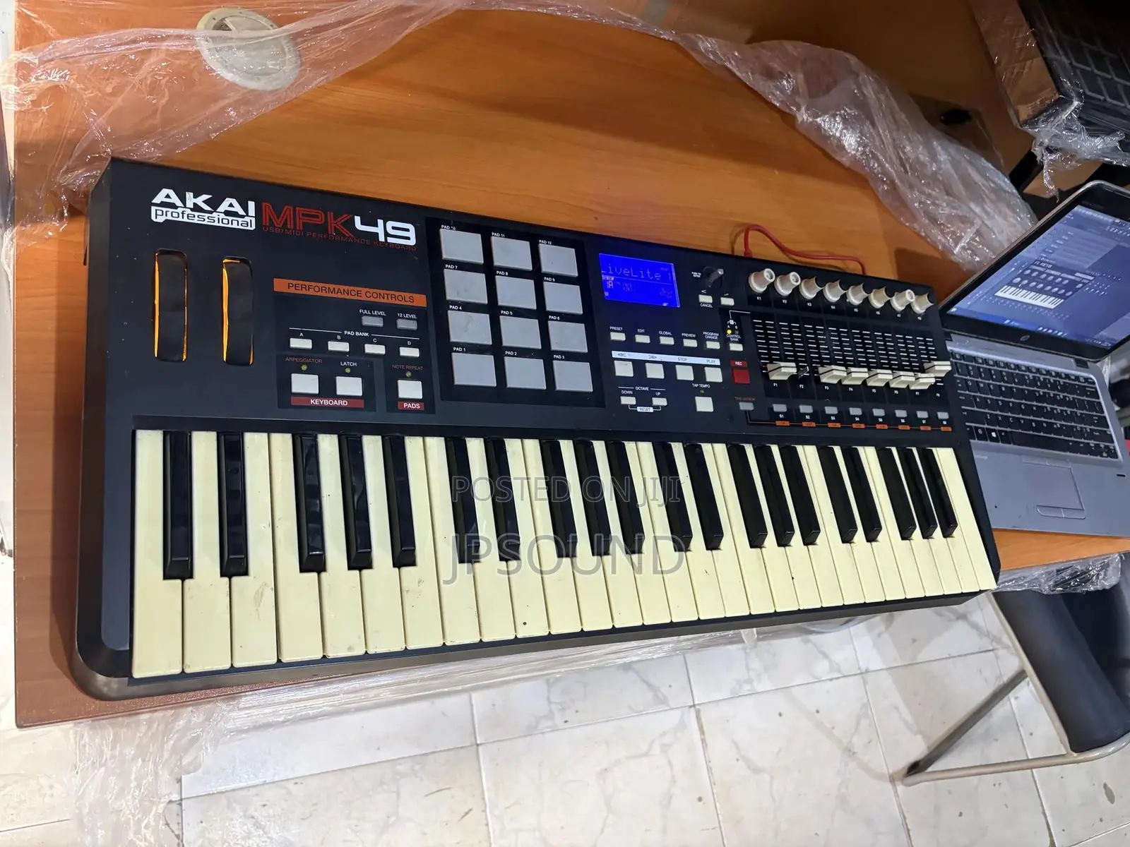 Akia MPK 49 Studio Midi Keyboard