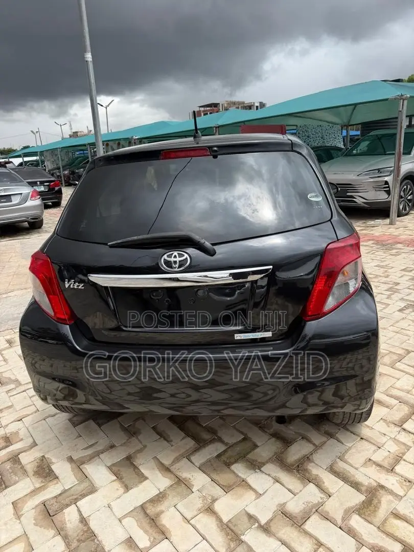Toyota Yaris L Hatchback 3dr 2013 Black