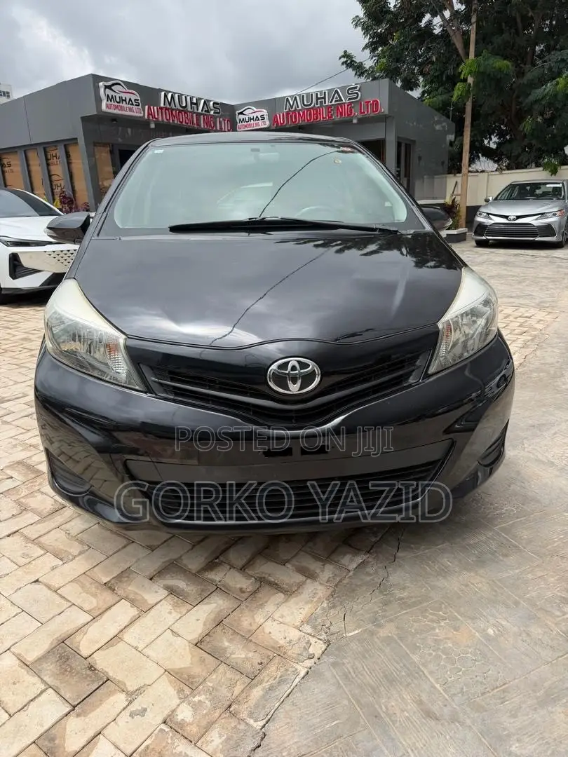 Toyota Yaris L Hatchback 3dr 2013 Black