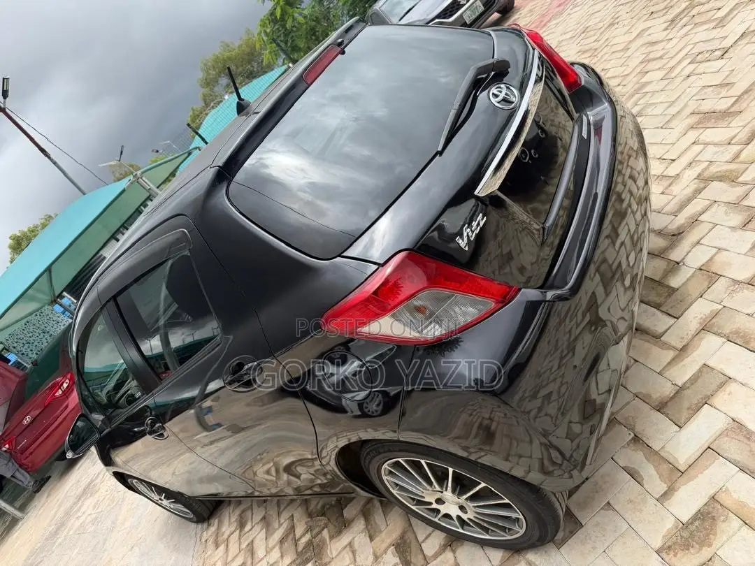 Toyota Yaris L Hatchback 3dr 2013 Black