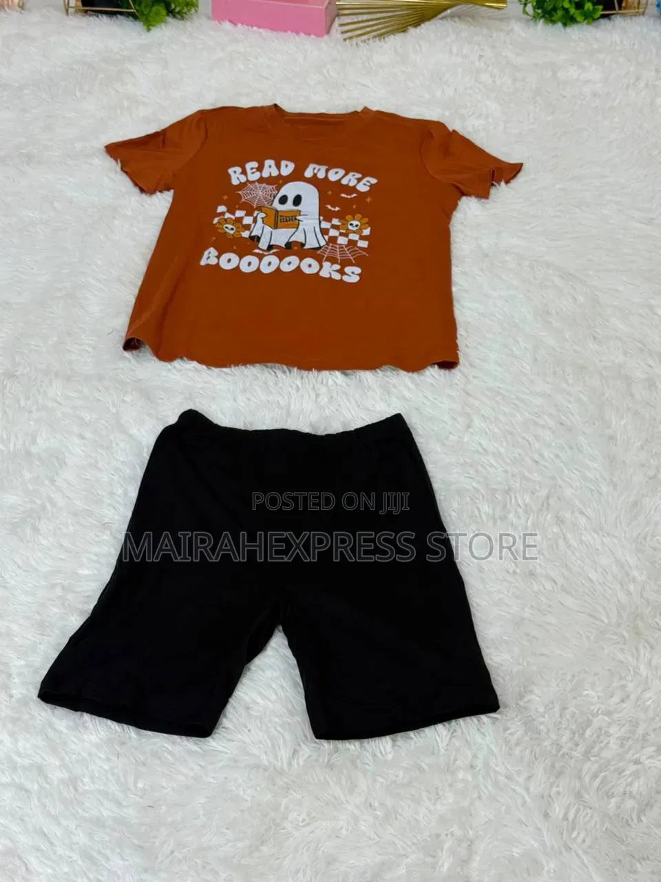 Read More Booooks Lounge Wear Set
Size: S