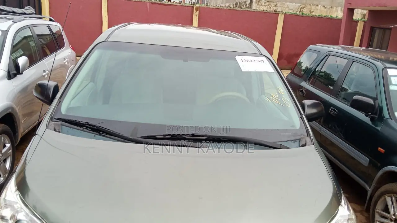 Toyota Sienna LE 8 Passenger 2011 Green