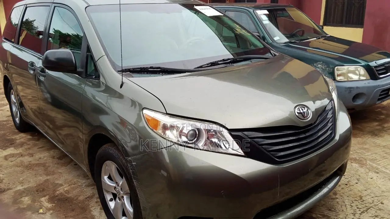 Toyota Sienna LE 8 Passenger 2011 Green