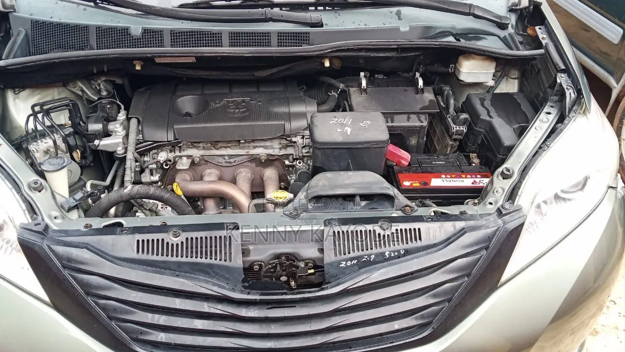 Toyota Sienna LE 8 Passenger 2011 Green