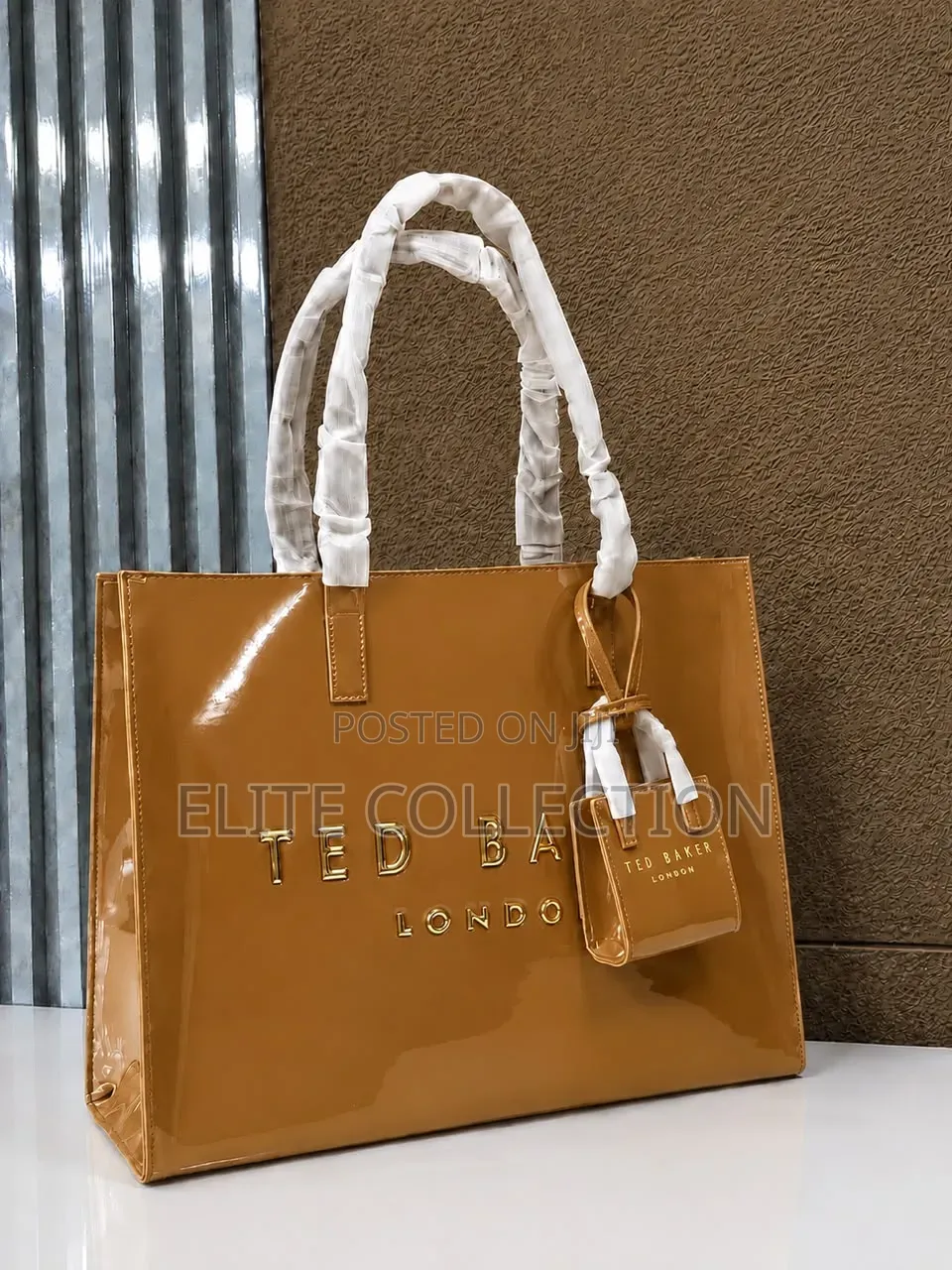 2 in 1 Ted Baker Patent Tote Bag
Available as Seen Top Notch Quality