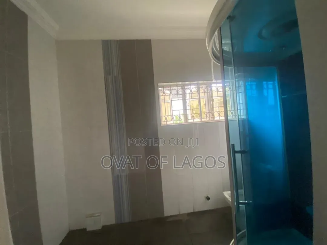 5bdrm Duplex in Osapa london for sale