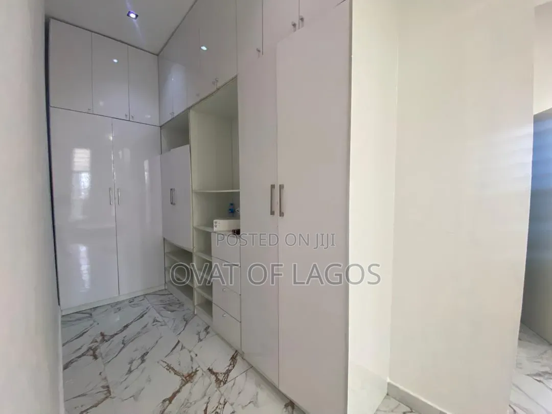 5bdrm Duplex in Osapa london for rent