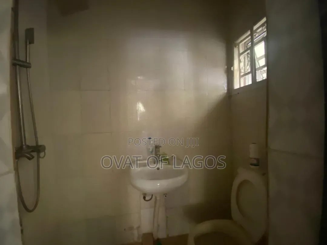 2bdrm Apartment in Osapa london for rent