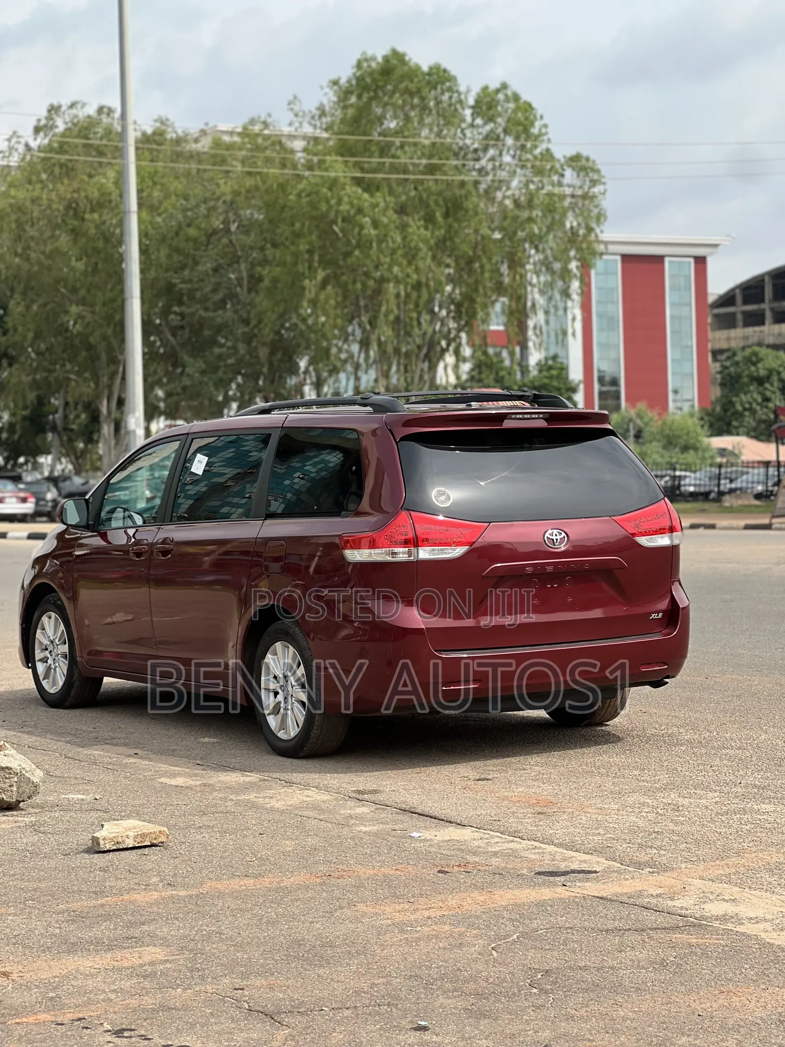 Toyota Sienna XLE 7-Passenger 4dr Minivan AWD (3.5L 6cyl 6A) 2014 Red