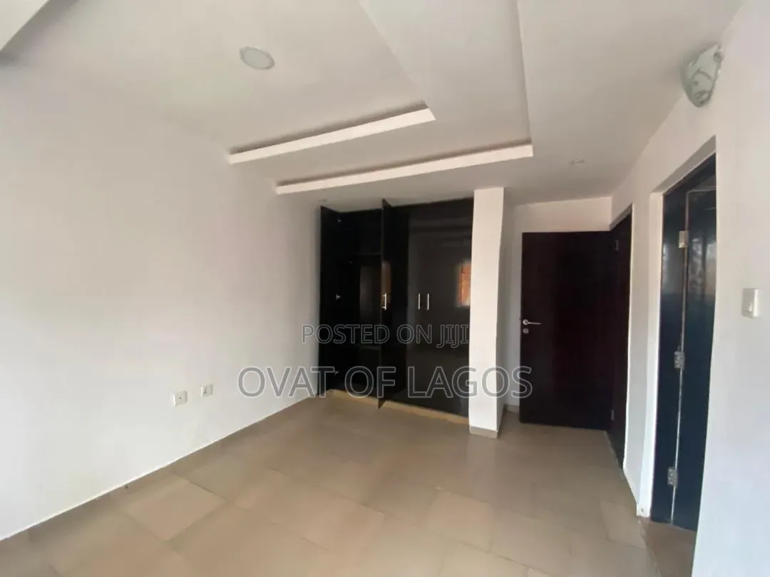 3bdrm Apartment in Osapa london for rent