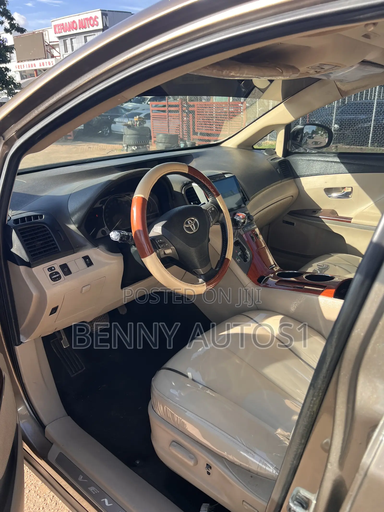 Toyota Venza Limited 2010 Gold