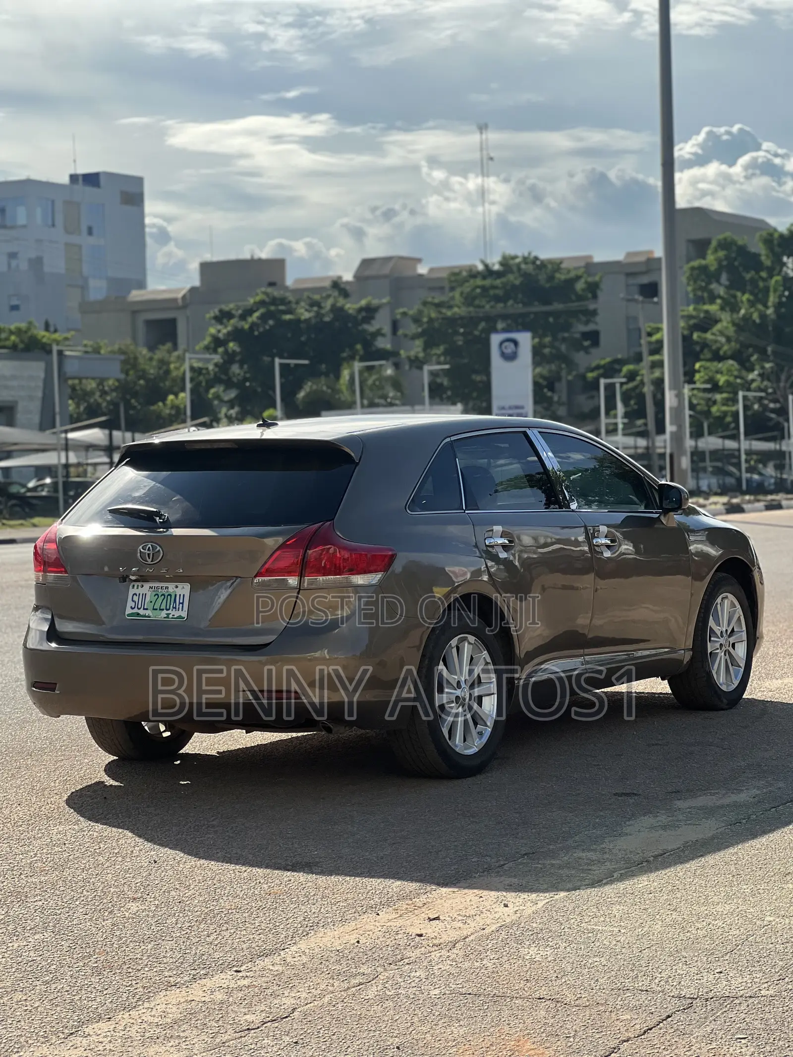 Toyota Venza Limited 2010 Gold