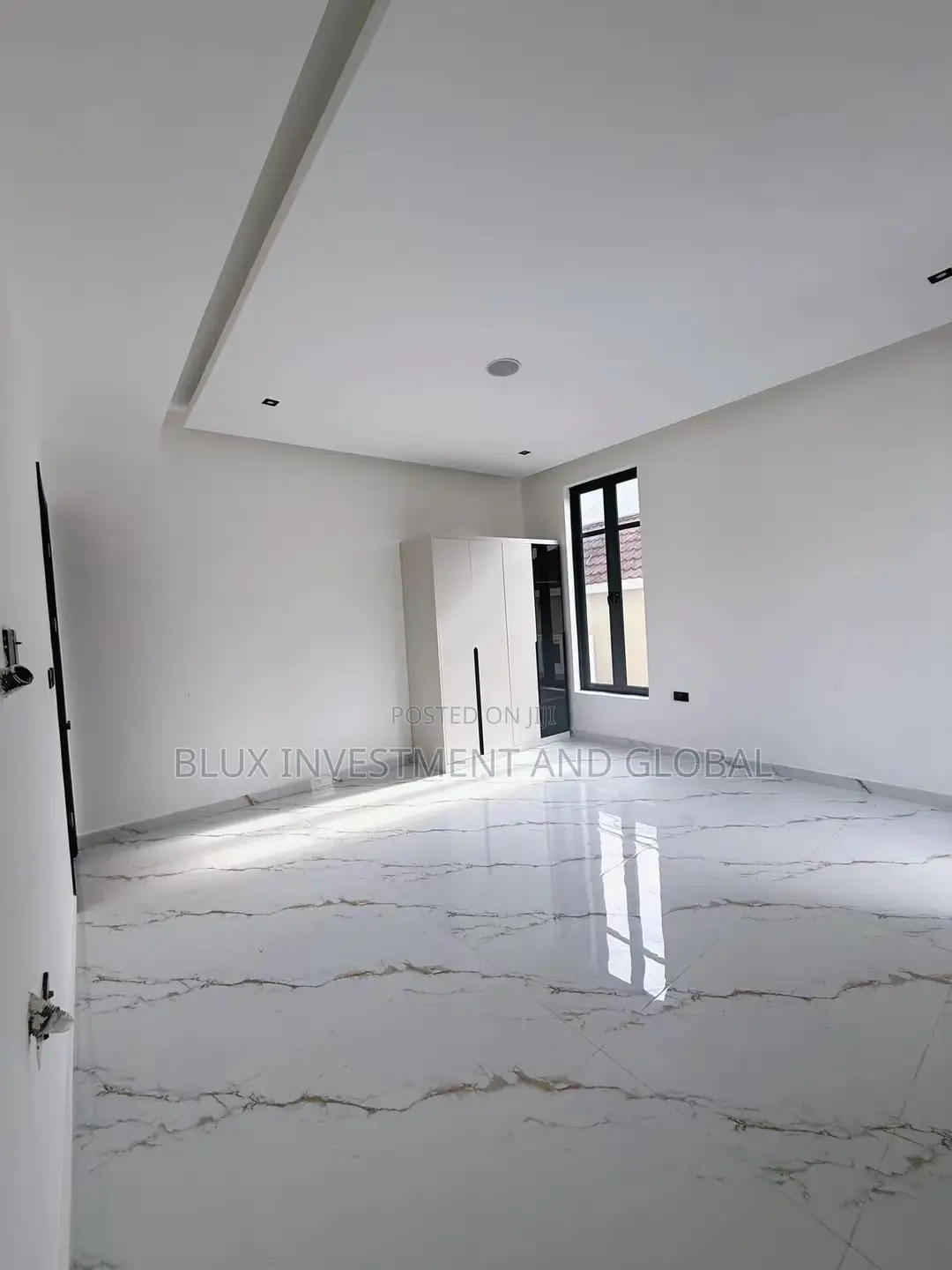 3bdrm Apartment in Lekki Phase 1 for sale