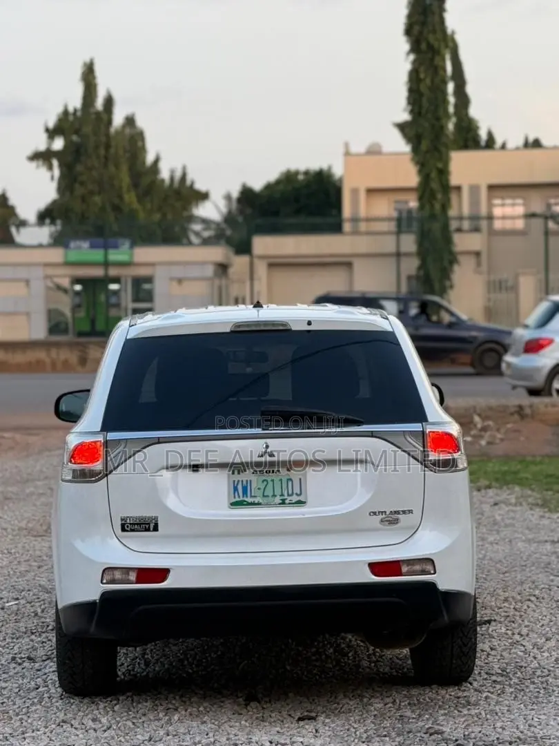 Mitsubishi Outlander 2013 White