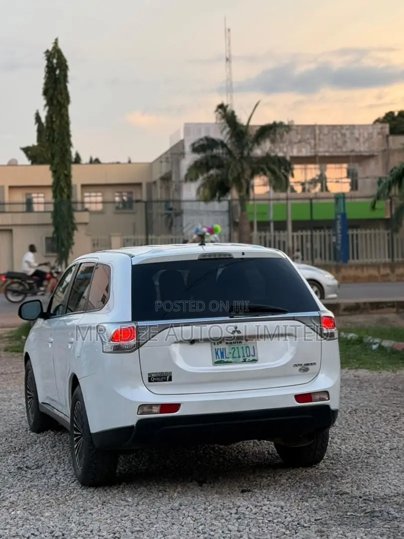 Mitsubishi Outlander 2013 White