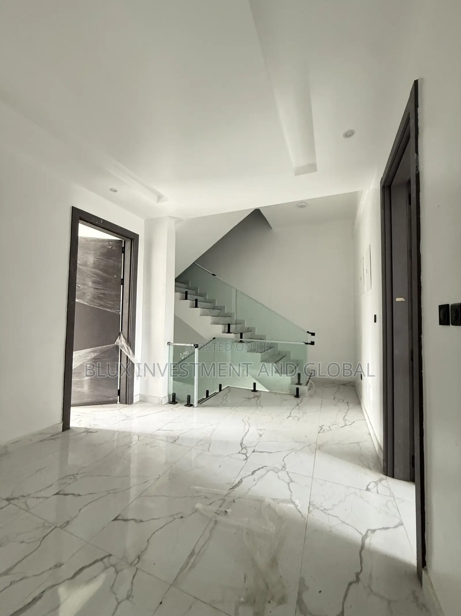 4bdrm Penthouse in Lekki Phase 1 for rent