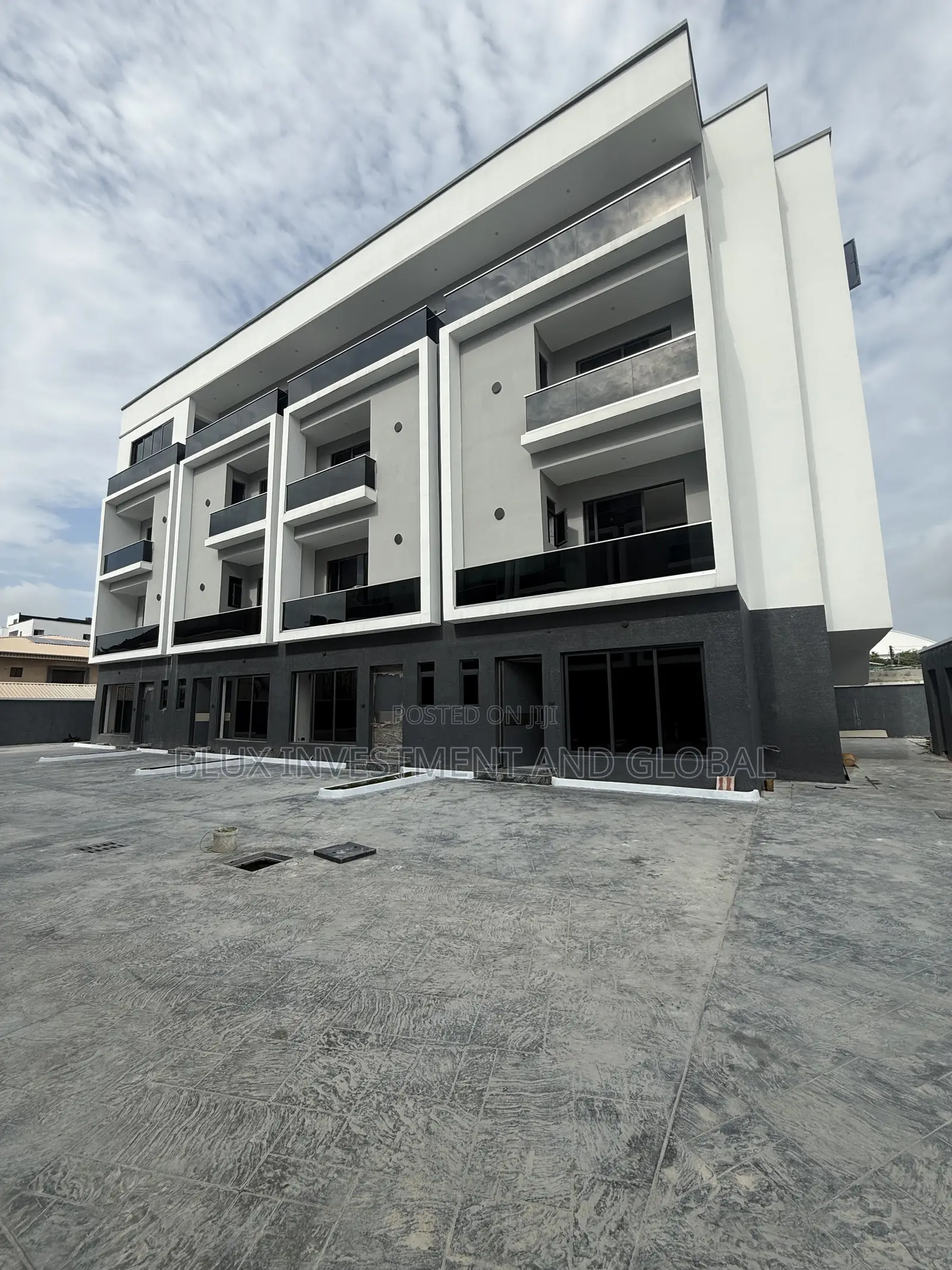 4bdrm Penthouse in Lekki Phase 1 for rent