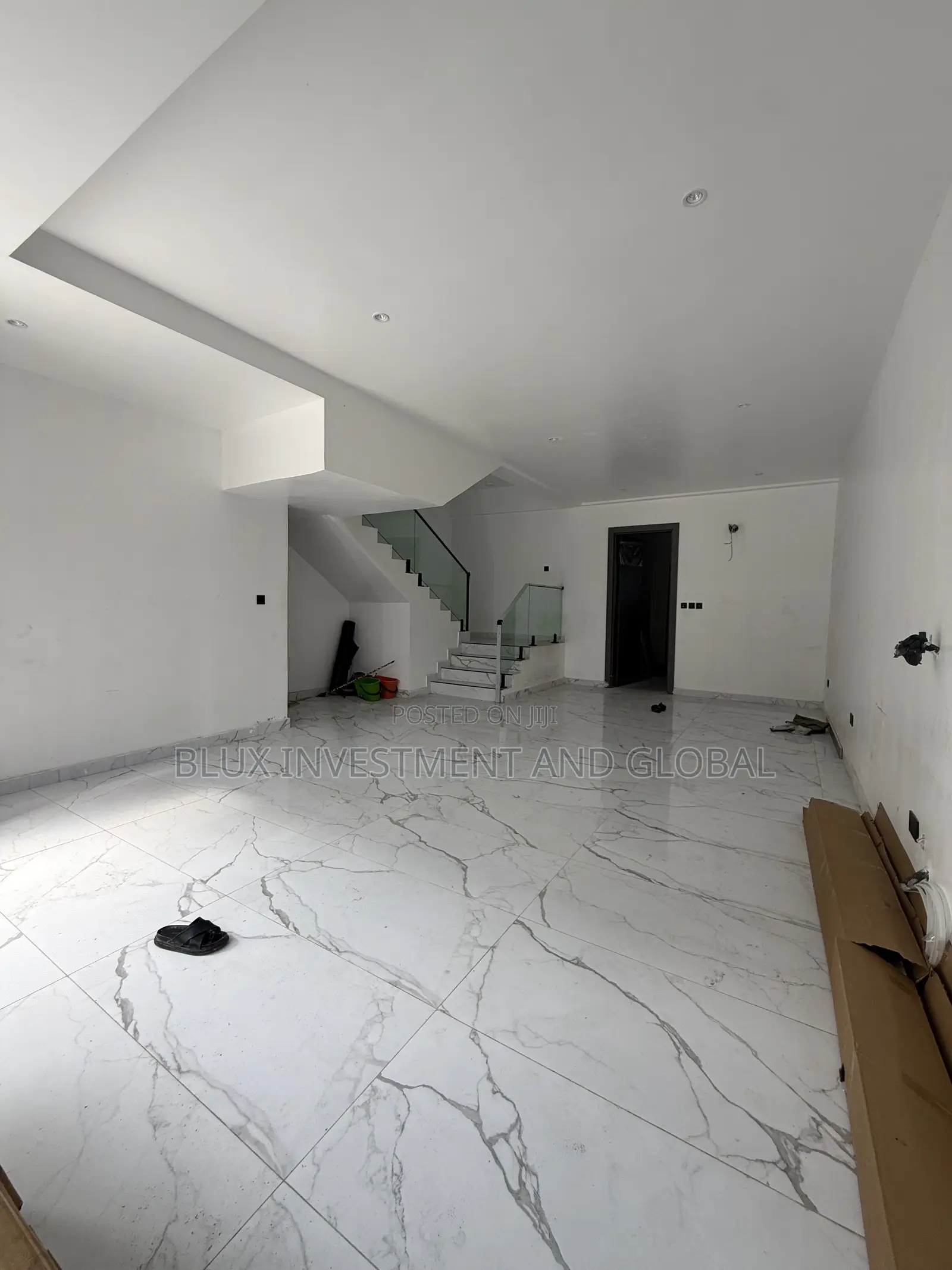 4bdrm Penthouse in Lekki Phase 1 for rent