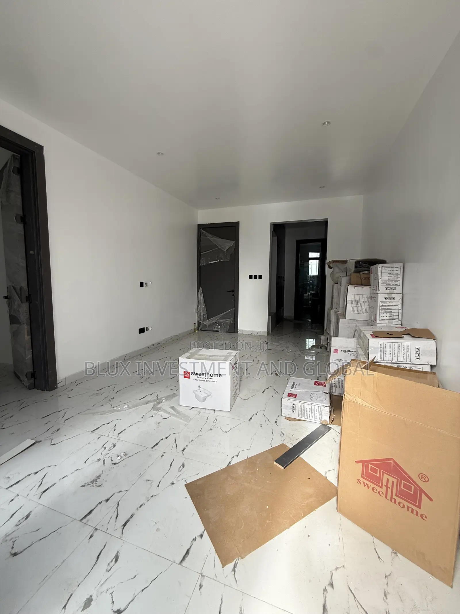 4bdrm Penthouse in Lekki Phase 1 for rent