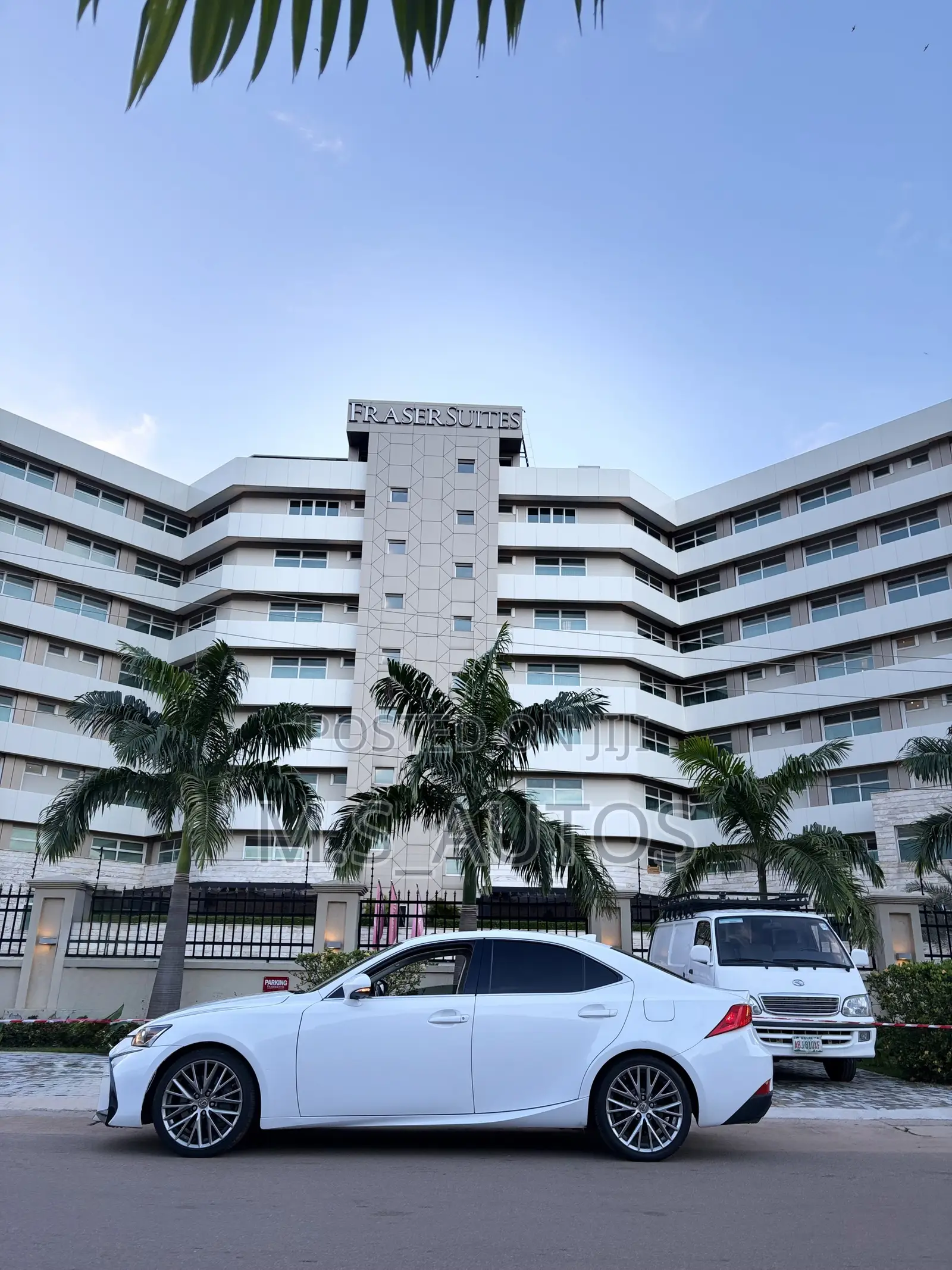 Lexus IS 300h 4WD 2018 White