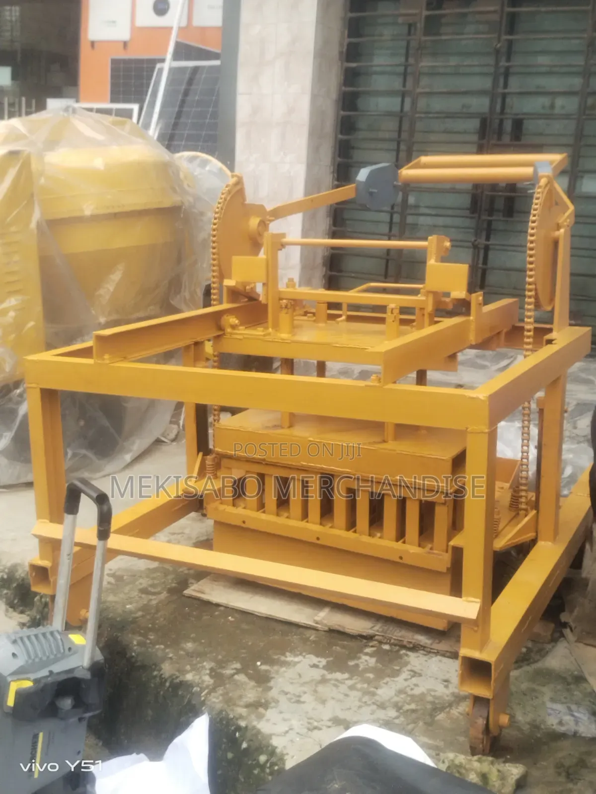 Egg Laying Concrete Block Machine With Diesel Engine.