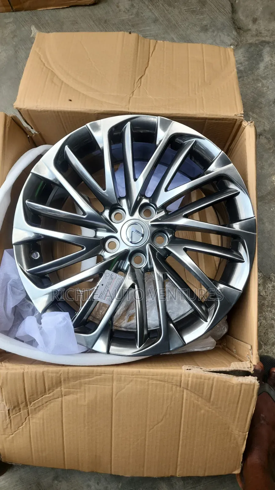 Original Oem 20-Inch Nx350h Rim.