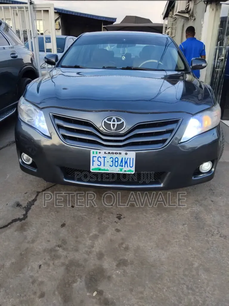 Toyota Camry 2011 Gray