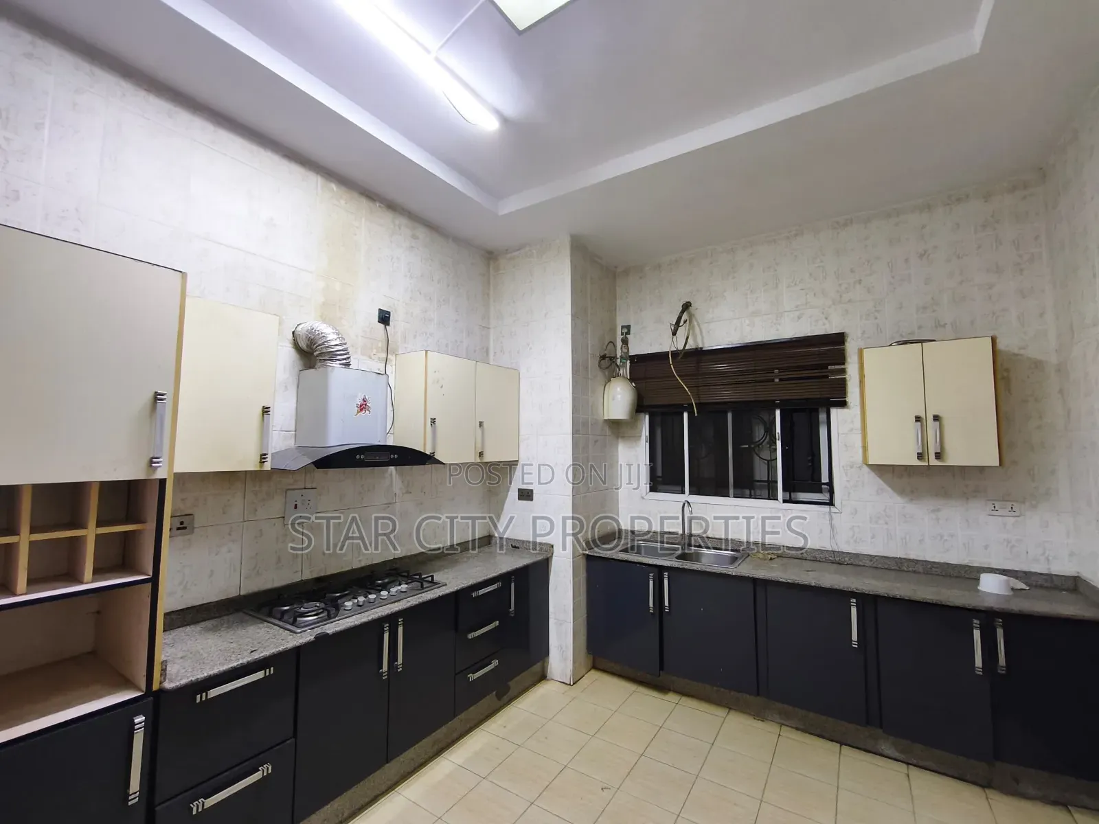 3bdrm Apartment in Ikeja Gra for rent