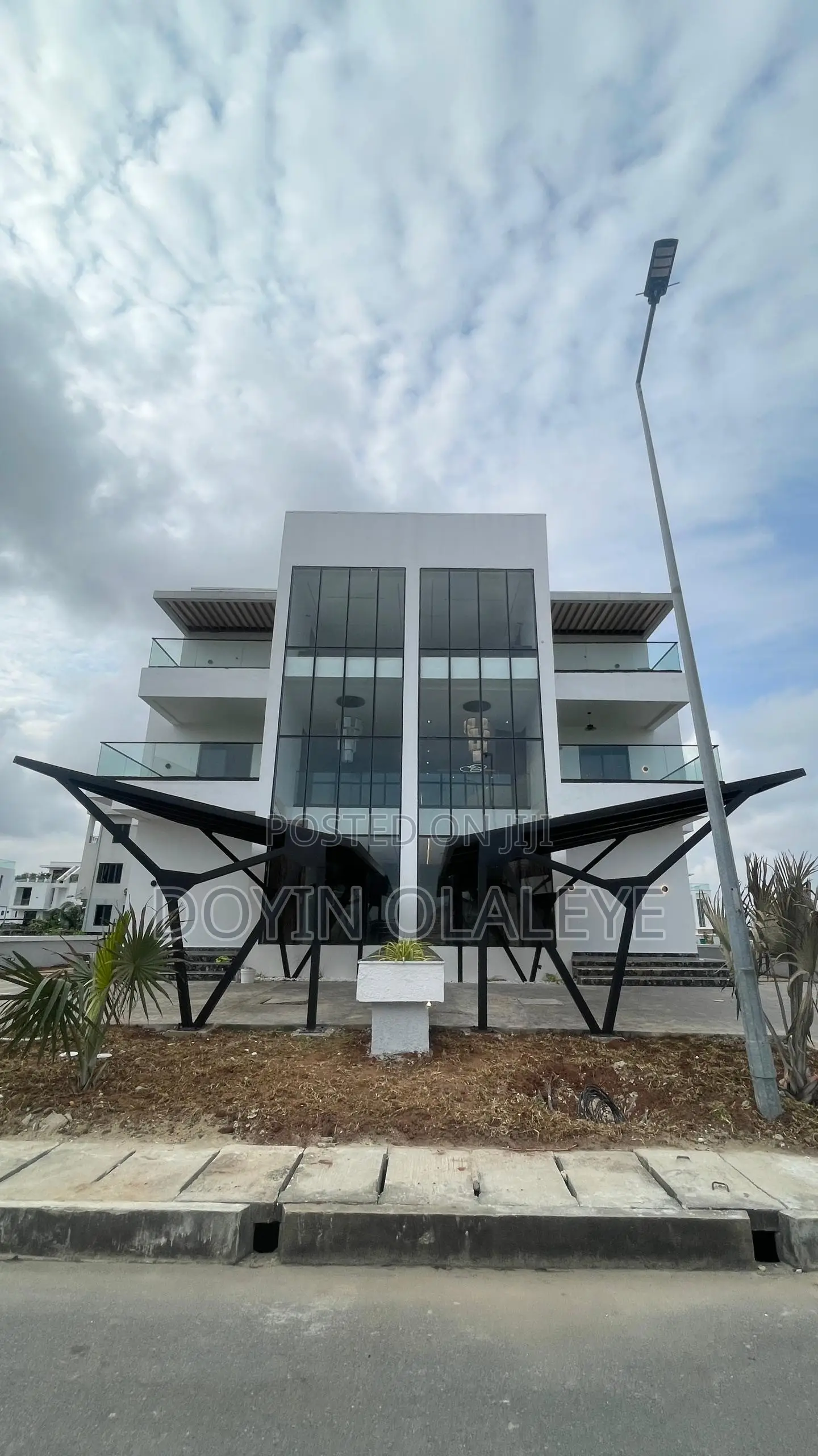 5bdrm Mansion in Ikate for sale