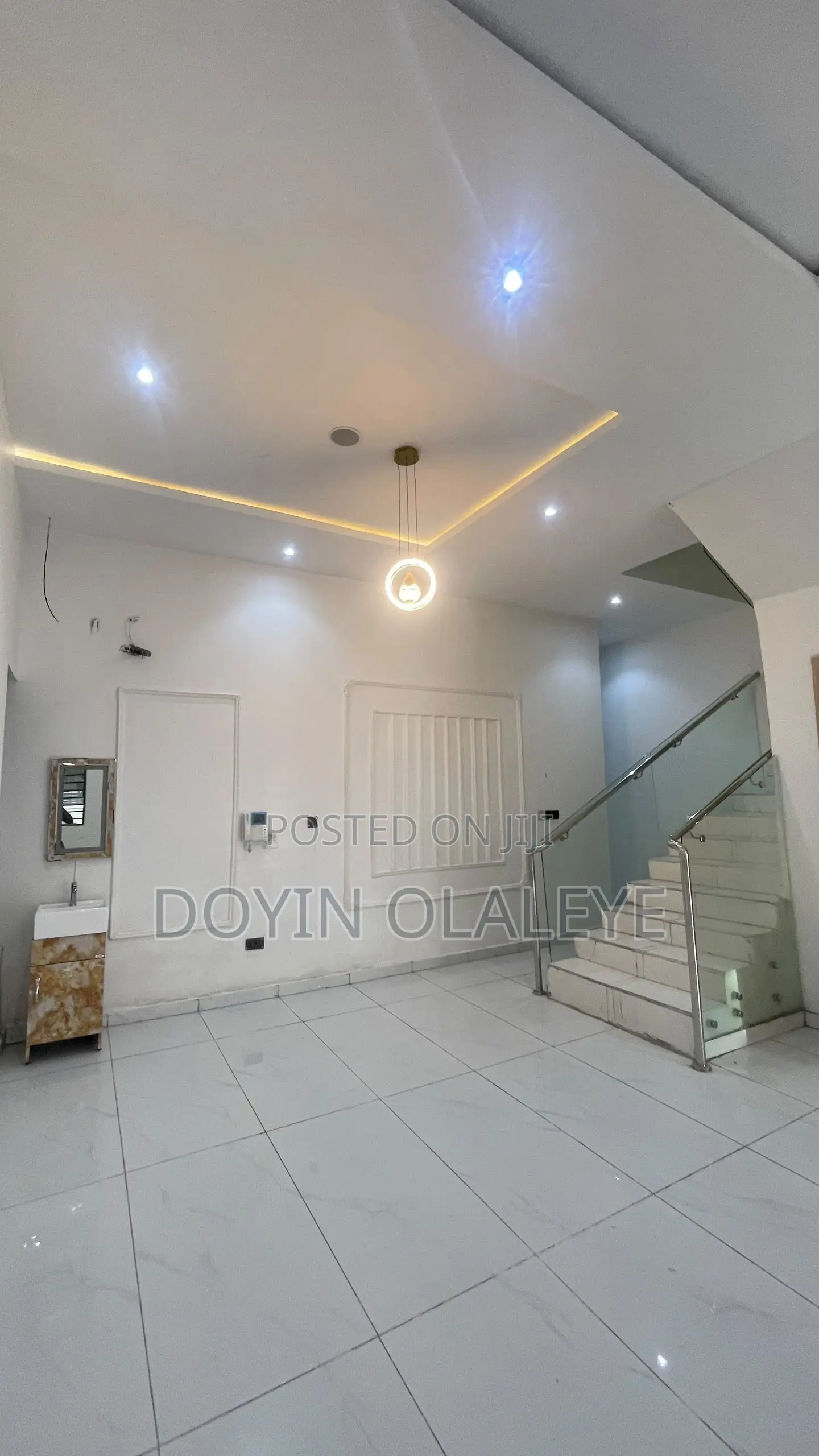 6bdrm Duplex in Chevron for rent