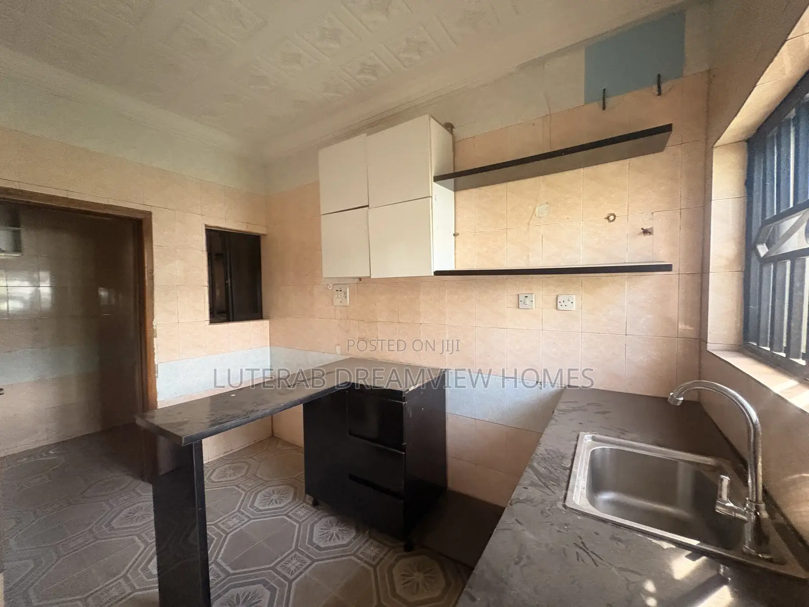 2bdrm Block of Flats in Zone 4 / Wuse for rent
