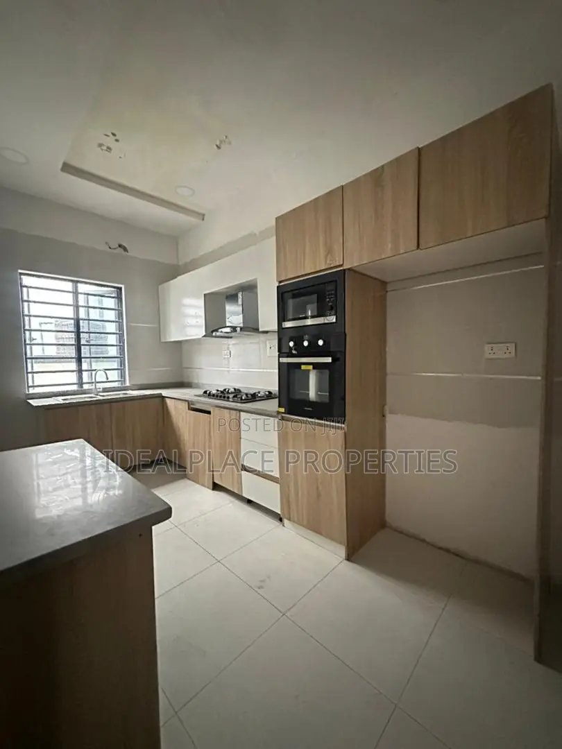 4bdrm Townhouse/Terrace in VGC / Ajah for sale