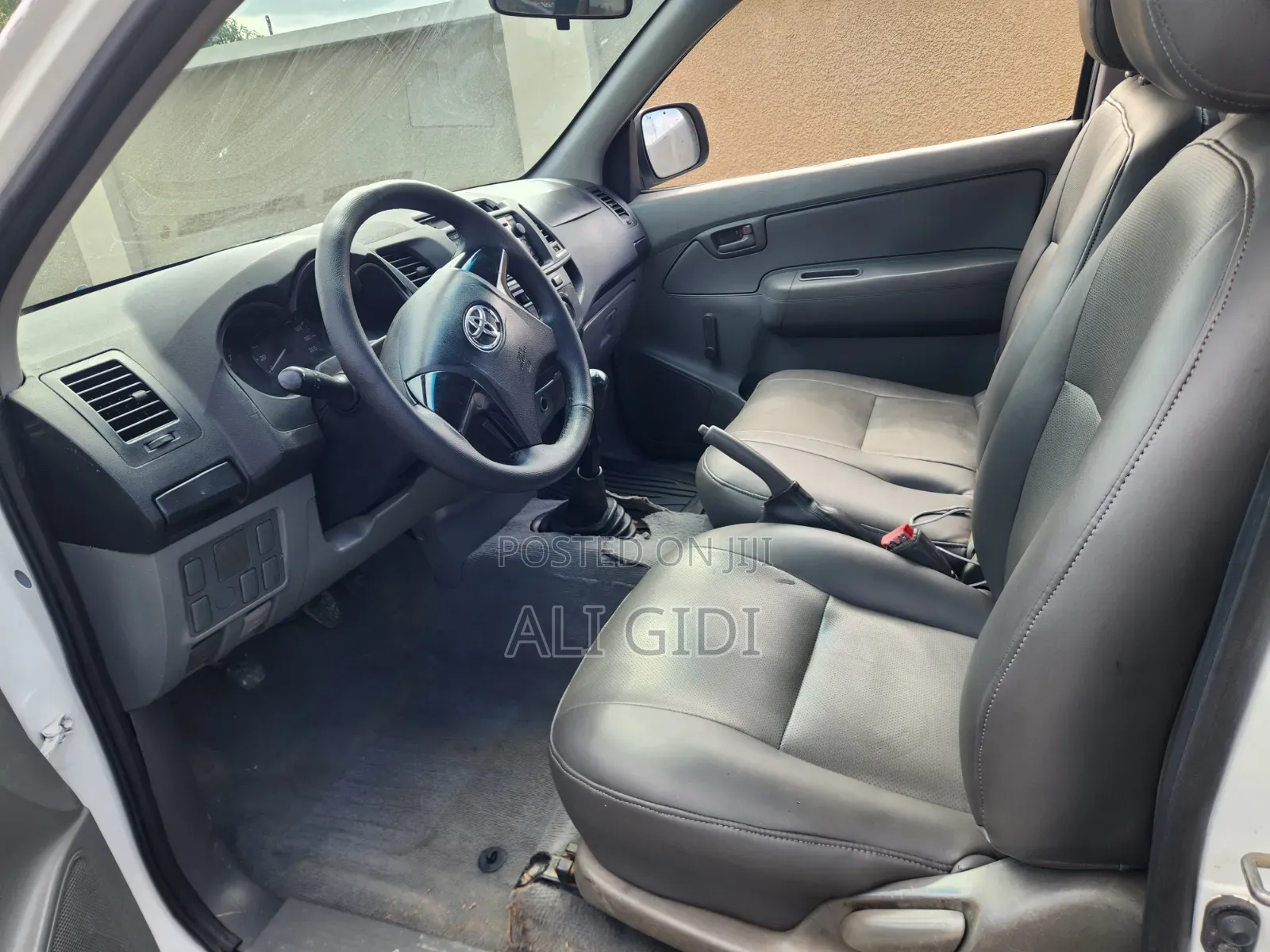 Toyota Hilux 2009 White