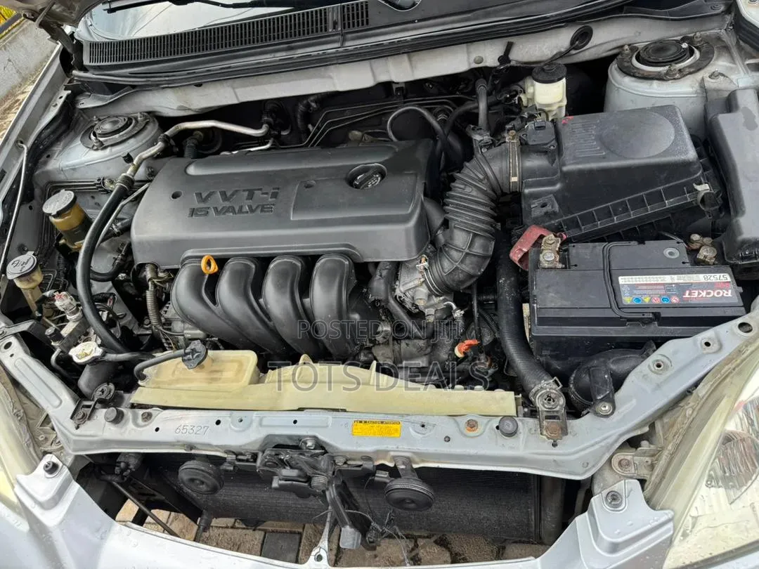 Toyota Matrix XR Hatchback FWD (1.8L 4cyl 4A) 2007 Silver