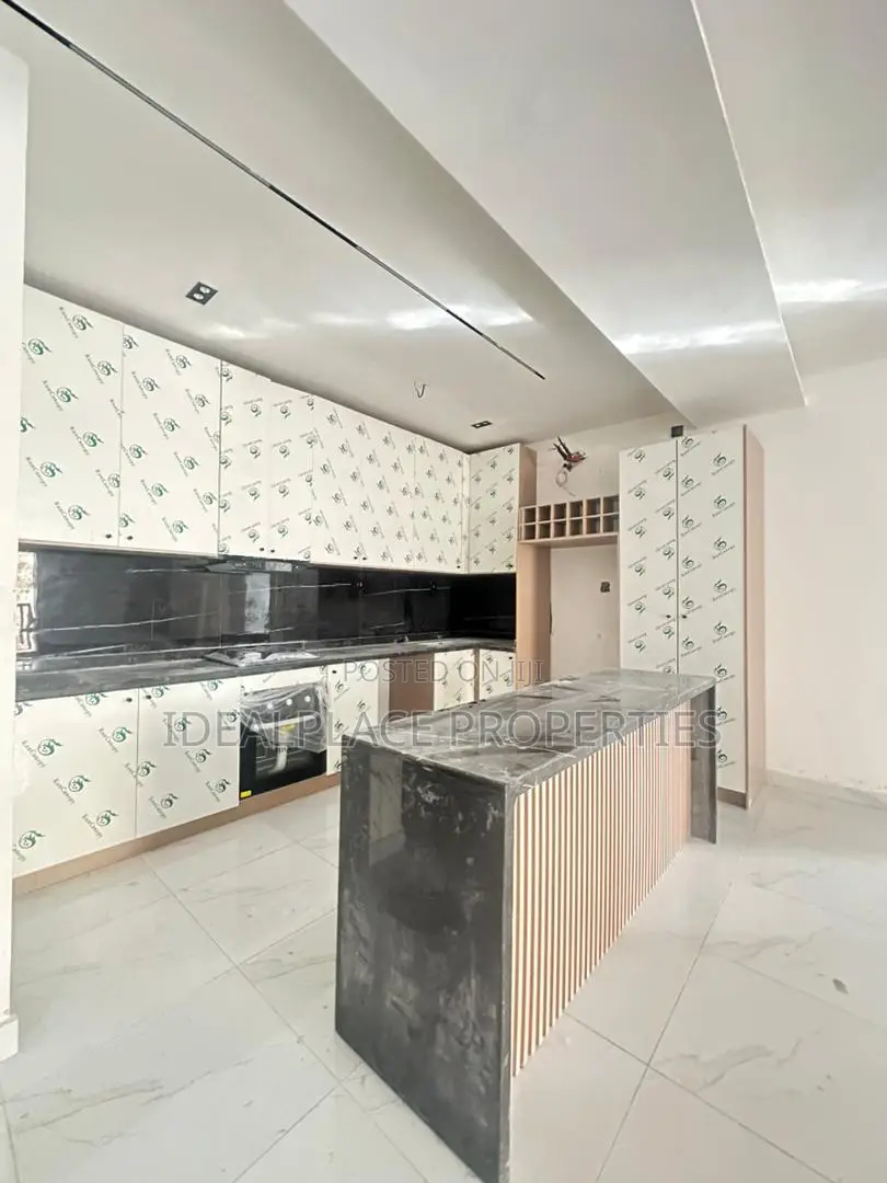 2bdrm Apartment in Lekki Phase 1 for sale