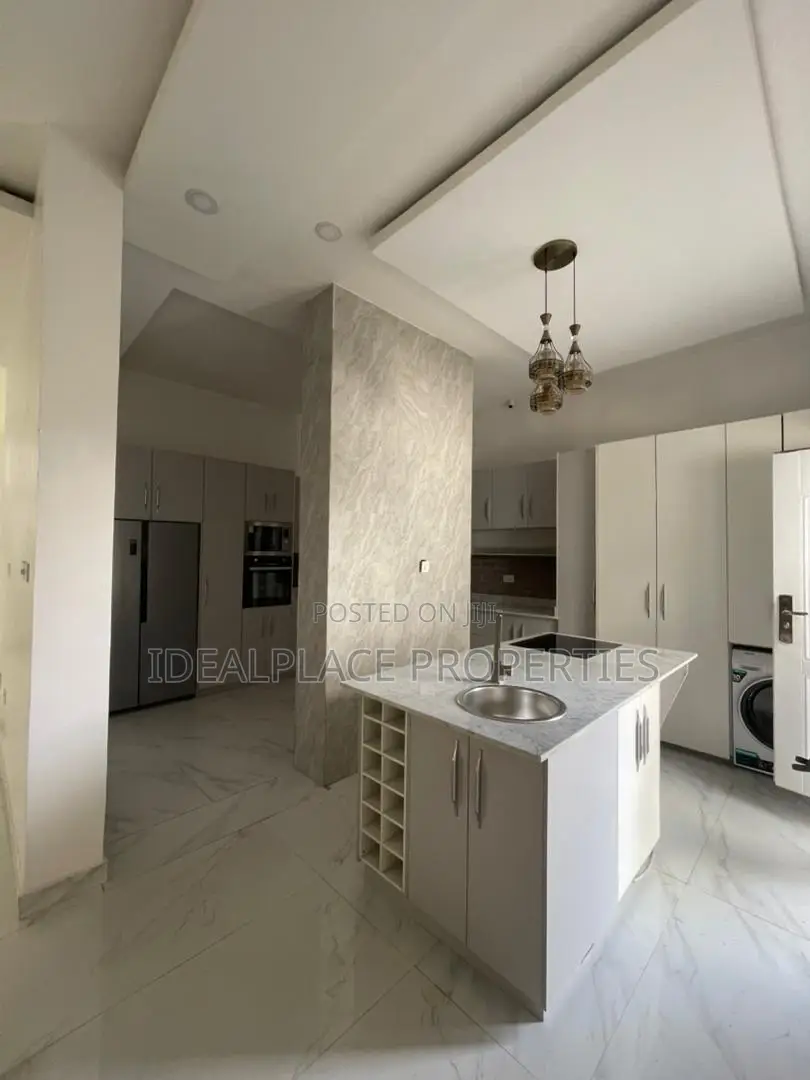 5bdrm Duplex in Osapa london for sale