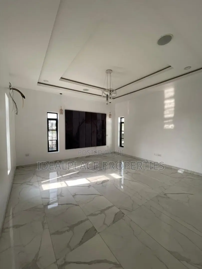 5bdrm Duplex in Osapa london for sale